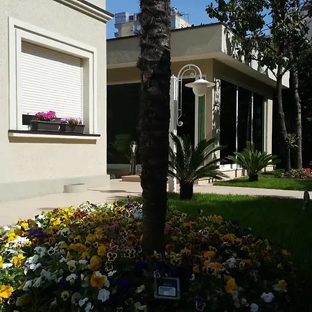 索克拉特酒店 地拉那