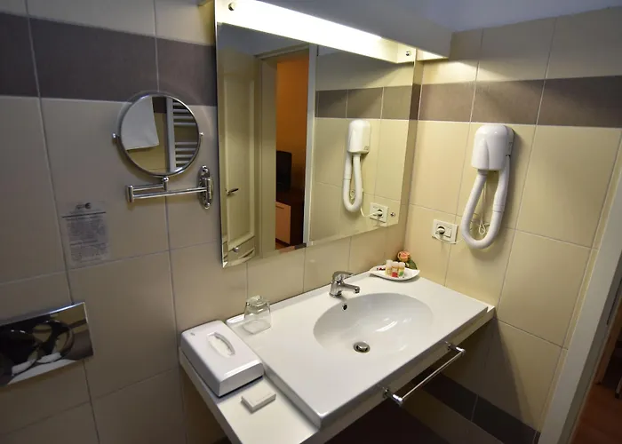 索克拉特酒店 地拉那