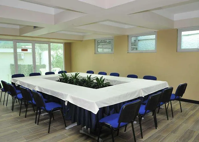 索克拉特酒店 酒店 地拉那